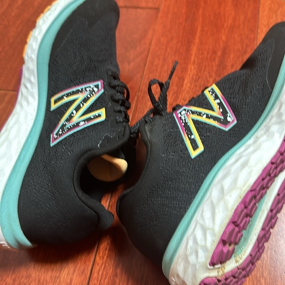 Like new. new balance running shoes. - Picture 4 of 5